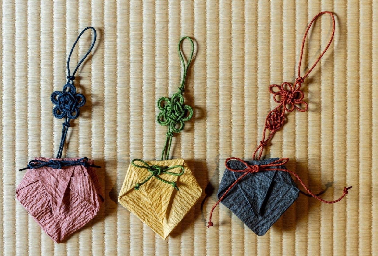 「擬革紙（ぎかくし）」と「伊賀くみひも」